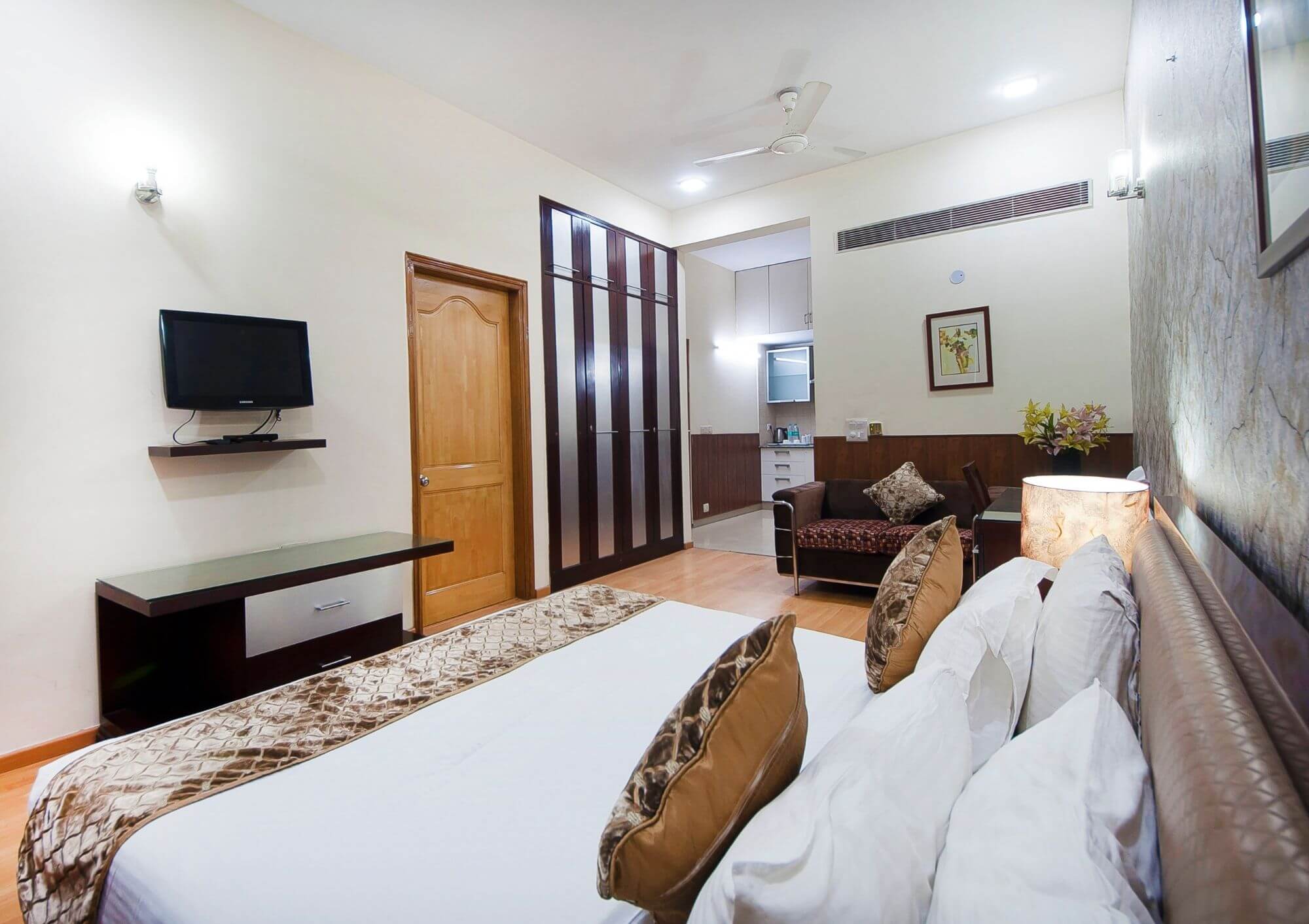 Furnished apartment in Gurgaon with bed, tv, sofa